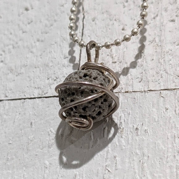 Lava Bead Necklace For Essential Oil - Picture 3 of 12